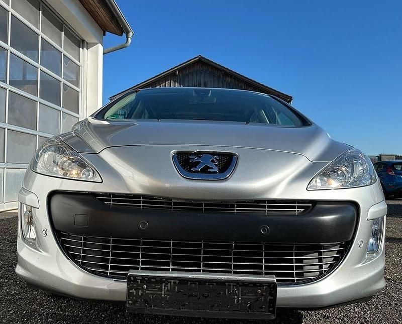 Gebraucht Peugeot 308 Access 120 PS (88 kW) 2010 Silber Limousine