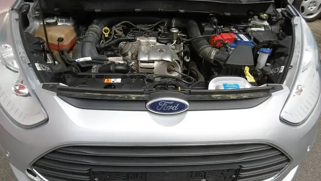 Używany Ford B-MAX Trend 101 KM (74 kW) 2014 Srebrny Minivan
