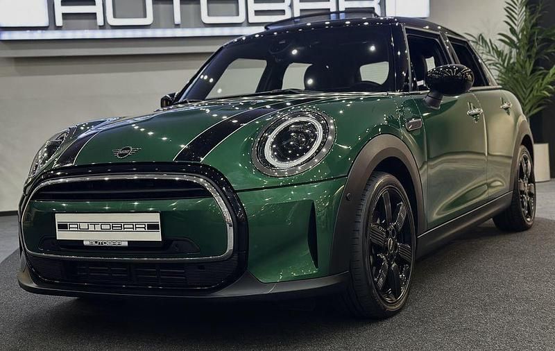 Gebraucht Mini Cooper Premium 136 PS (100 kW) 2024 British racing green iv Kleinwagen
