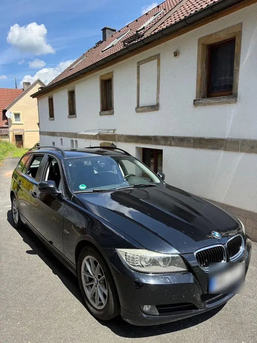 Gebraucht BMW 318 143 PS (105 kW) 2010 Schwarz Kombi