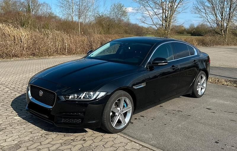 Schwarz Gebraucht 2017 Jaguar XE Limousine | 11.700 € (Guter Preis) - Bild 1/4