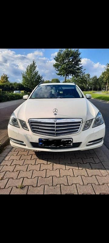 Weiß Gebraucht 2011 Mercedes E200 Kombi | 5.500 € (Guter Preis) - Bild 1/4