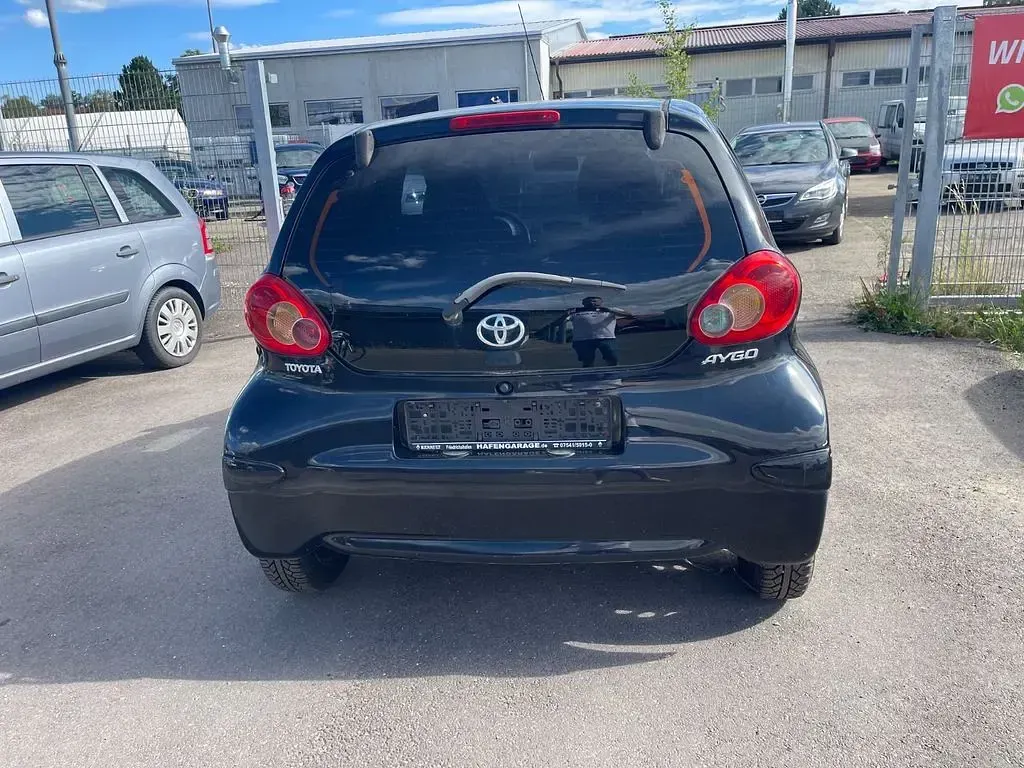 Gebraucht Toyota Aygo 68 PS (50 kW) 2006 Schwarz Kleinwagen