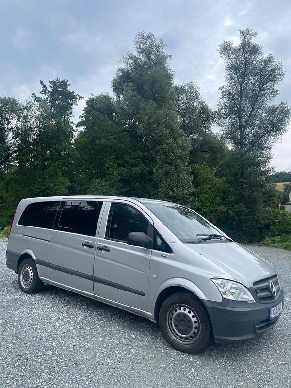 Silber Gebraucht 2013 Mercedes Vito Van / Kleinbus | 13.700 € - Bild 1/4