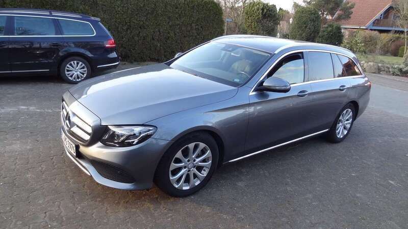 Selenitgrau metalliclack (metallic) Gebraucht 2017 Mercedes E220 Avantgarde Kombi | 20.380 € (Guter Preis) - Bild 1/4