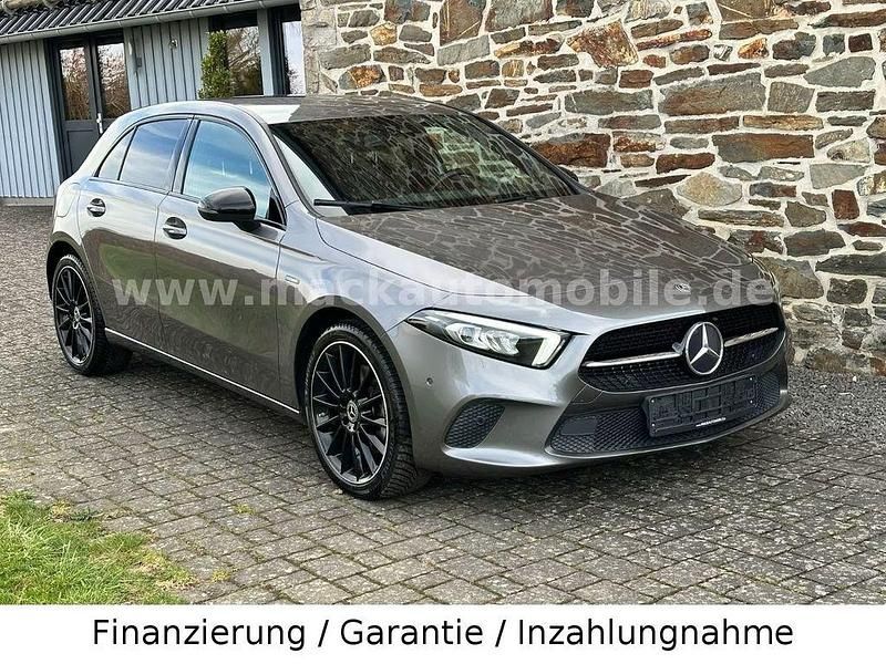 Gebraucht Mercedes A250 Night 160 PS (117 kW) 2020 Mountaingrau Limousine