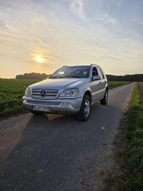 Silber Gebraucht 2002 Mercedes ML270 SUV | 3.500 € (Fairer Preis) - Bild 1/4