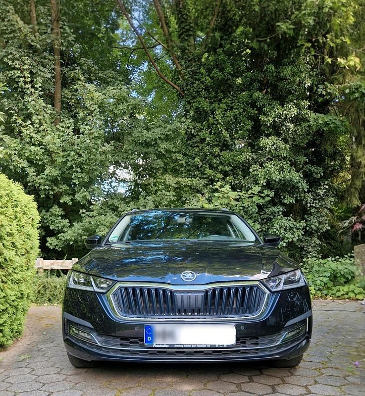 Schwarz Gebraucht 2025 Skoda Octavia First Edition Kombi | 21.500 € - Bild 1/4