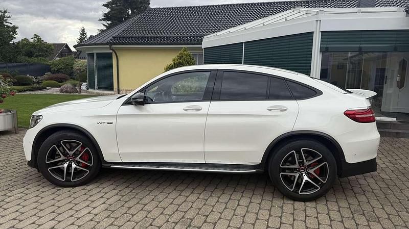 Weiß Gebraucht 2018 Mercedes GLC63 AMG AMG Coupé | 57.900 € (Fairer Preis) - Bild 1/4