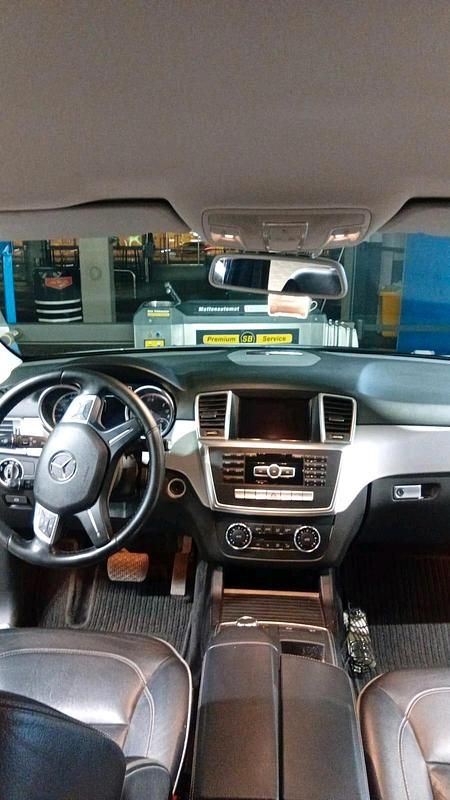 Gebraucht Mercedes ML350 258 PS (189 kW) 2012 Schwarz SUV