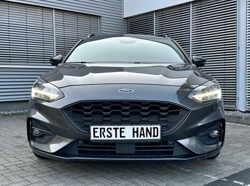 Grau Gebraucht 2020 Ford Focus ST-Line Kombi | 11.990 € (Fairer Preis) - Bild 1/4