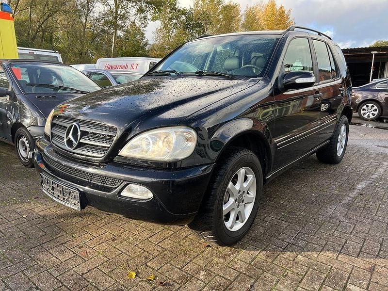 Schwarz Gebraucht 2003 Mercedes ML350 SUV | 3.000 € (Guter Preis) - Bild 1/4