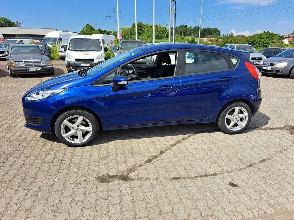 Gebraucht Ford Fiesta 82 PS (60 kW) 2015 Blau Kleinwagen