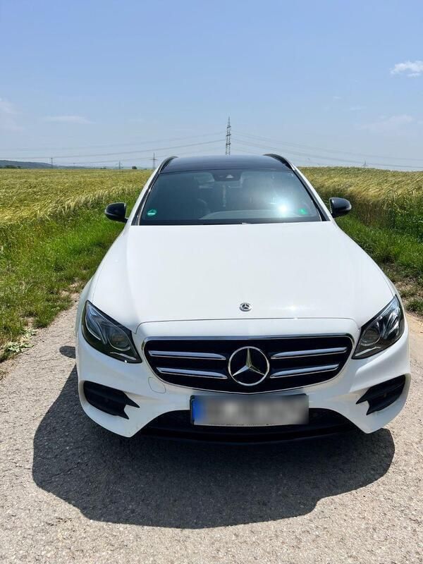 Weiß Gebraucht 2017 Mercedes E220 AMG line Kombi | 23.400 € (Fairer Preis) - Bild 1/4