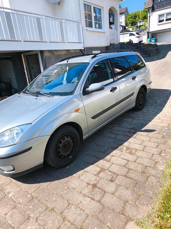 Silber Gebraucht 2002 Ford Focus Kombi | 400 € (Fairer Preis) - Bild 1/4
