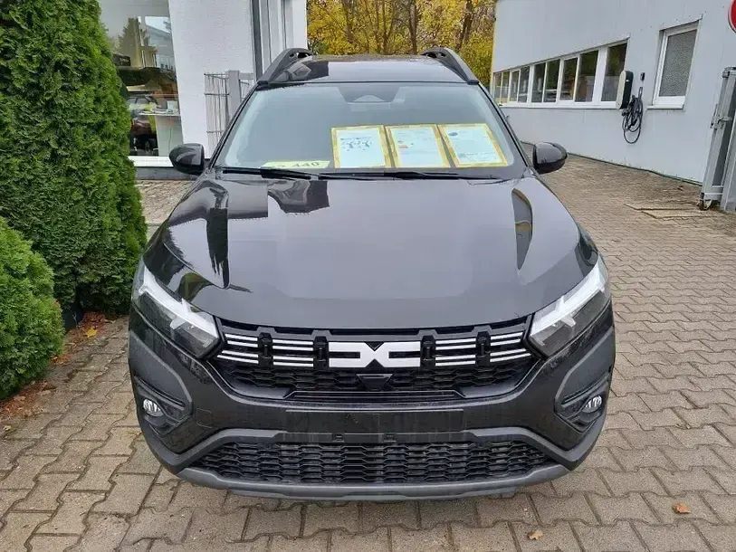 Gebraucht Dacia Jogger Expression 110 PS (80 kW) 2025 Perlmuttschwarz metallic Van / Kleinbus