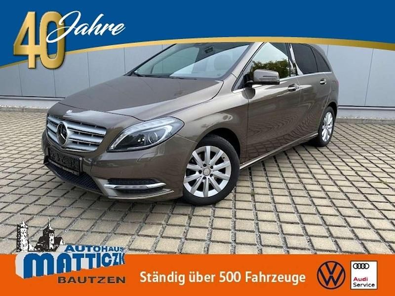 Gold metallic Gebraucht 2012 Mercedes 200 Van / Kleinbus | 11.339 € (Fairer Preis) - Bild 1/4