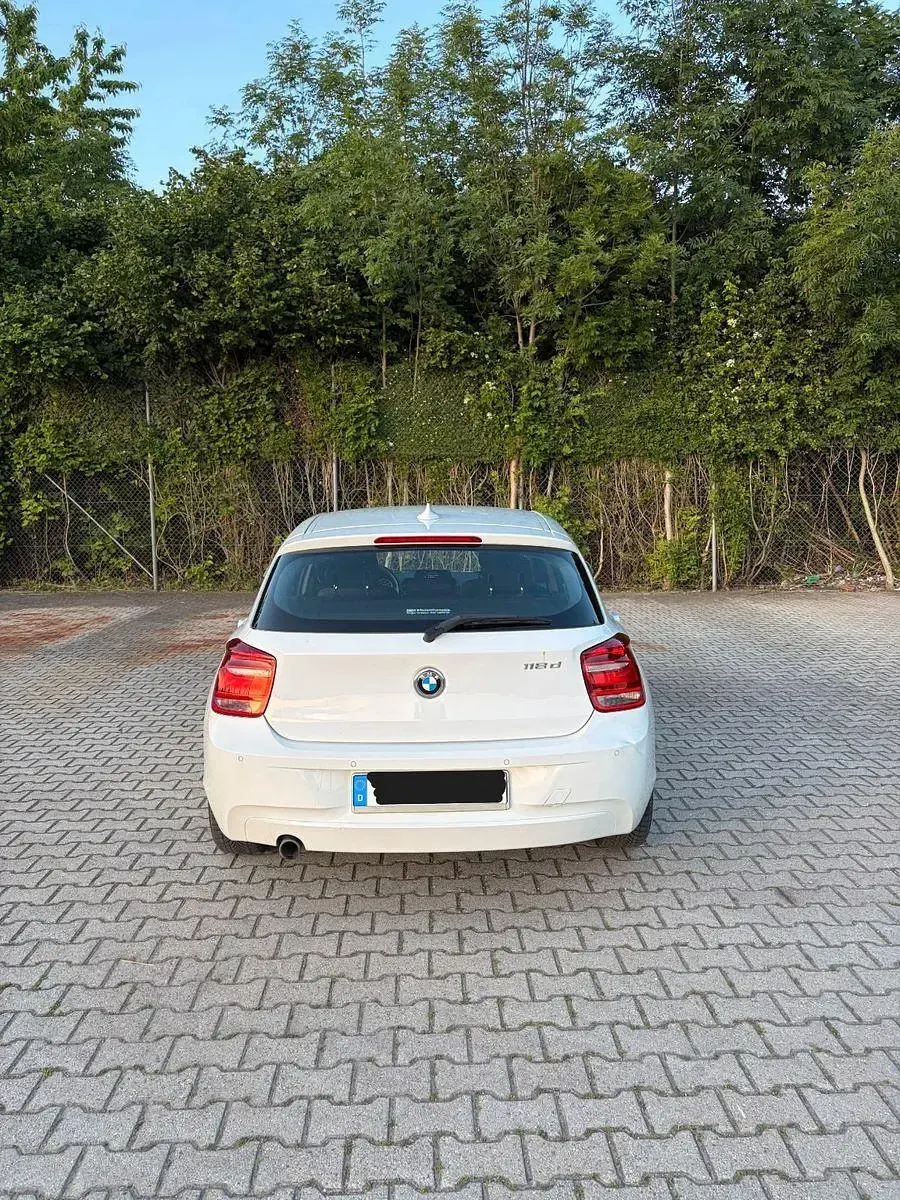 Gebraucht BMW 118 150 PS (110 kW) 2014 Weiß Kleinwagen