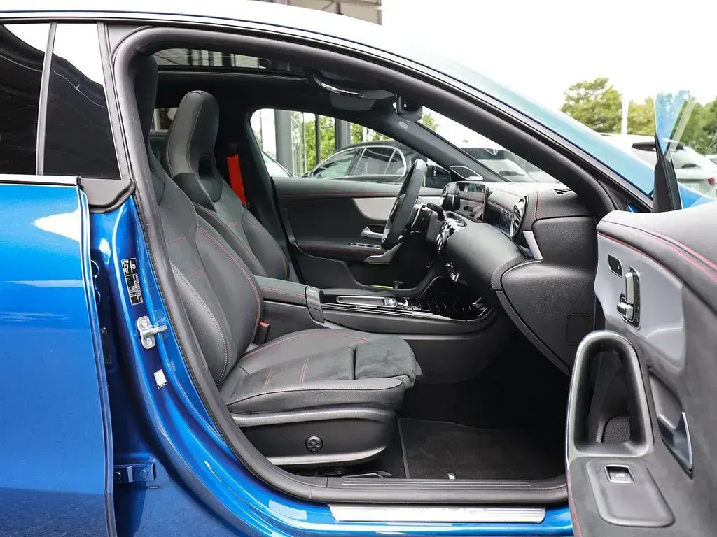 Gebraucht Mercedes CLA45 AMG Premium 422 PS (310 kW) 2025 Spektralblau Coupé