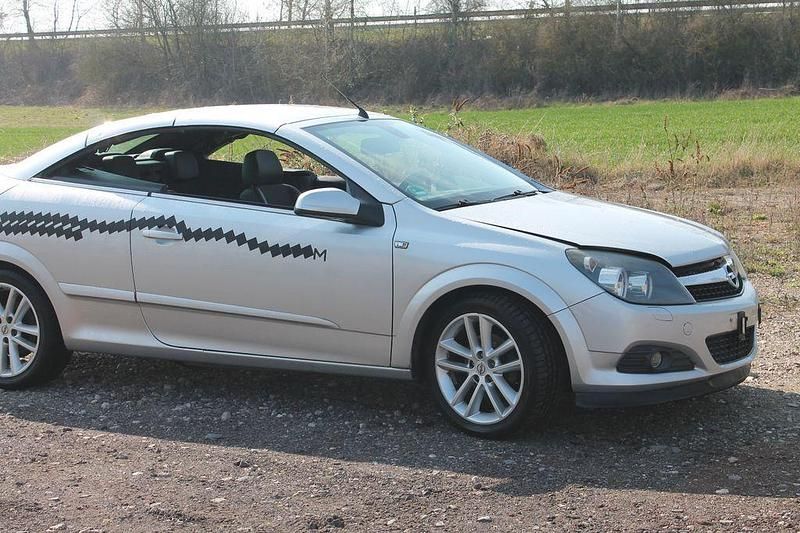 Gebraucht Opel Astra Cabriolet Cosmo 105 PS (77 kW) 2007 Silber Cabrio