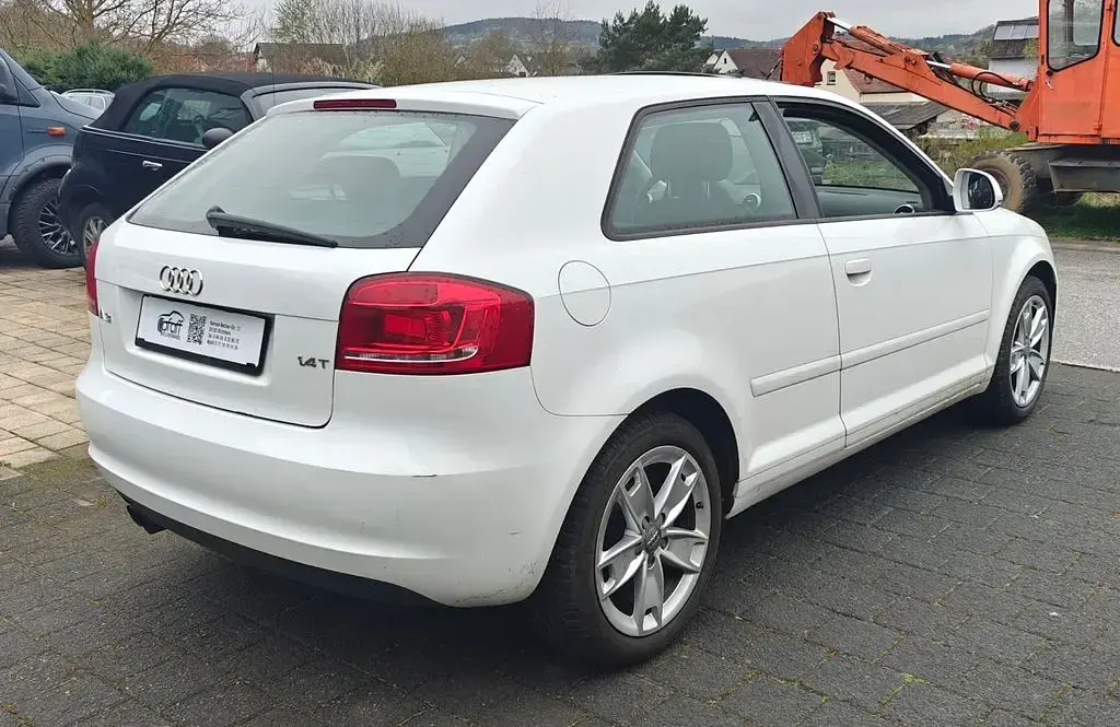 Gebraucht Audi A3 Ambiente 125 PS (91 kW) 2009 Weiß Kleinwagen