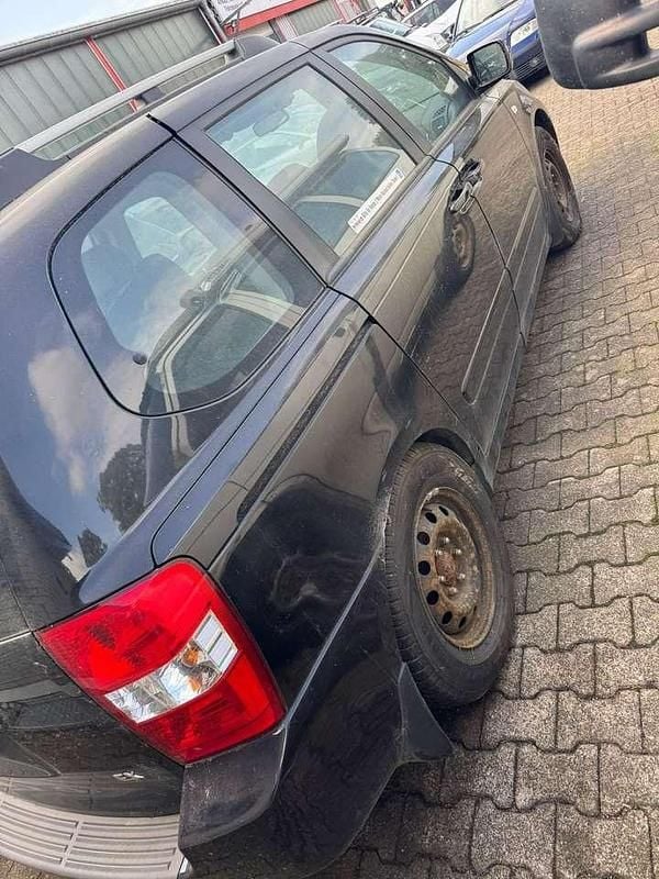 Gebraucht Kia Carnival LX 185 PS (136 kW) 2010 Midnight black Van / Kleinbus