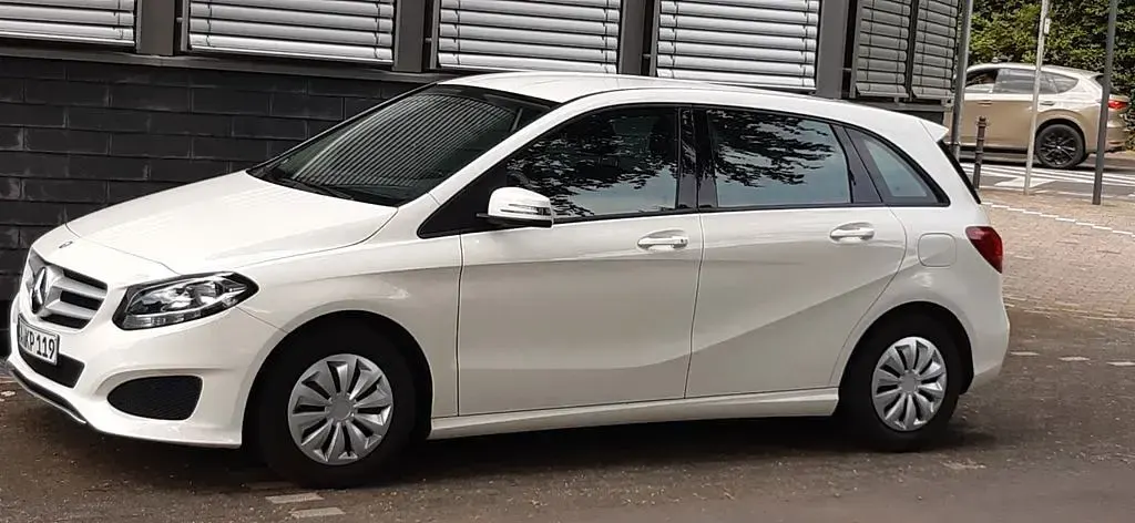 Gebraucht Mercedes B180 122 PS (89 kW) 2016 Weiß Van / Kleinbus