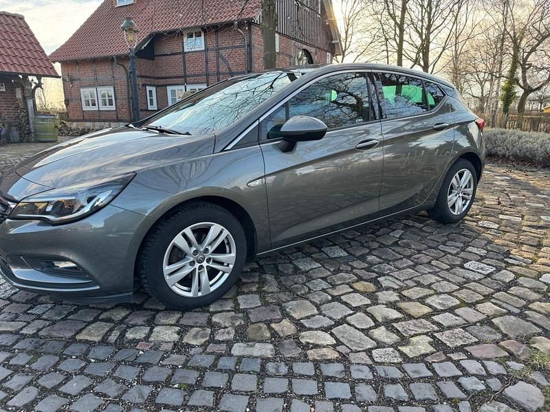 Gebraucht Opel Astra Dynamic 150 PS (110 kW) 2017 Grau Limousine