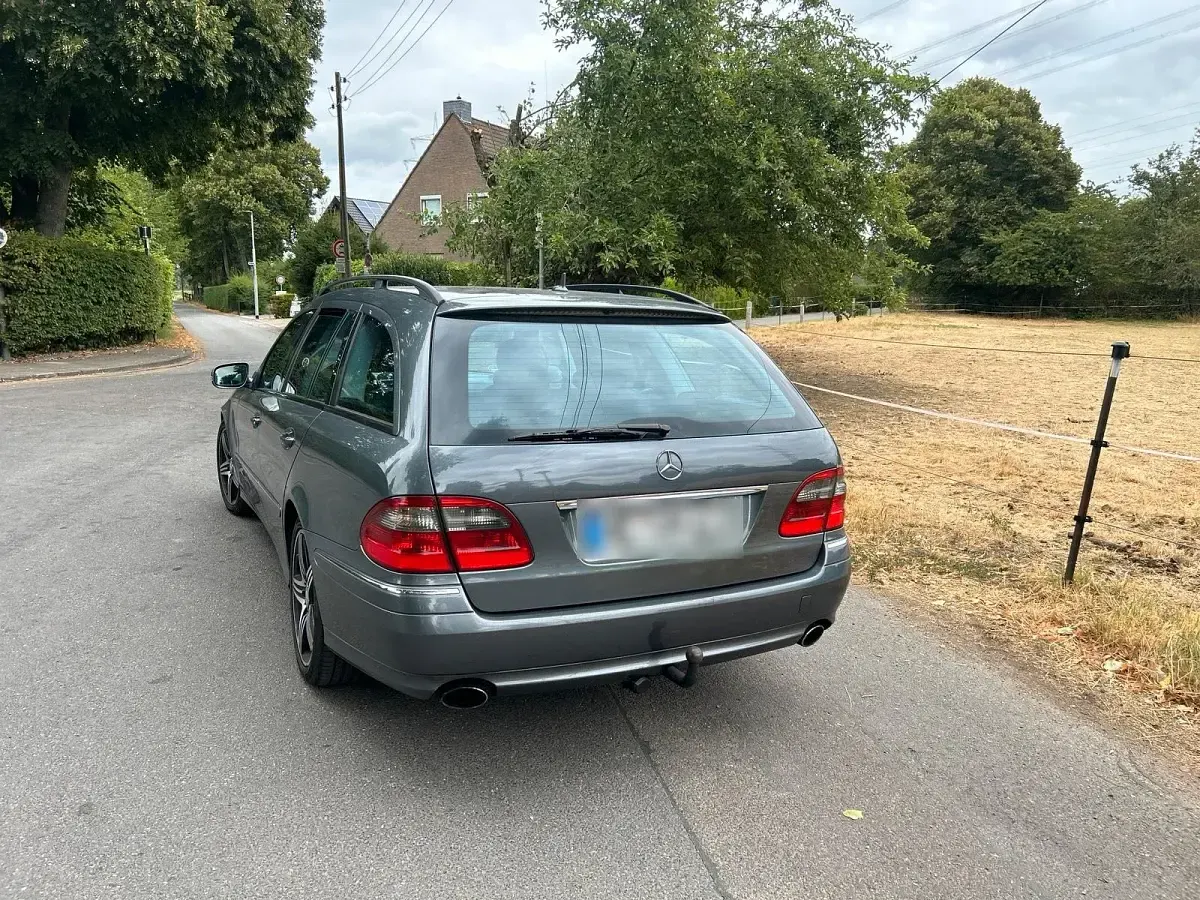 Gebraucht Mercedes E320 224 PS (164 kW) 2007 Grau Kombi