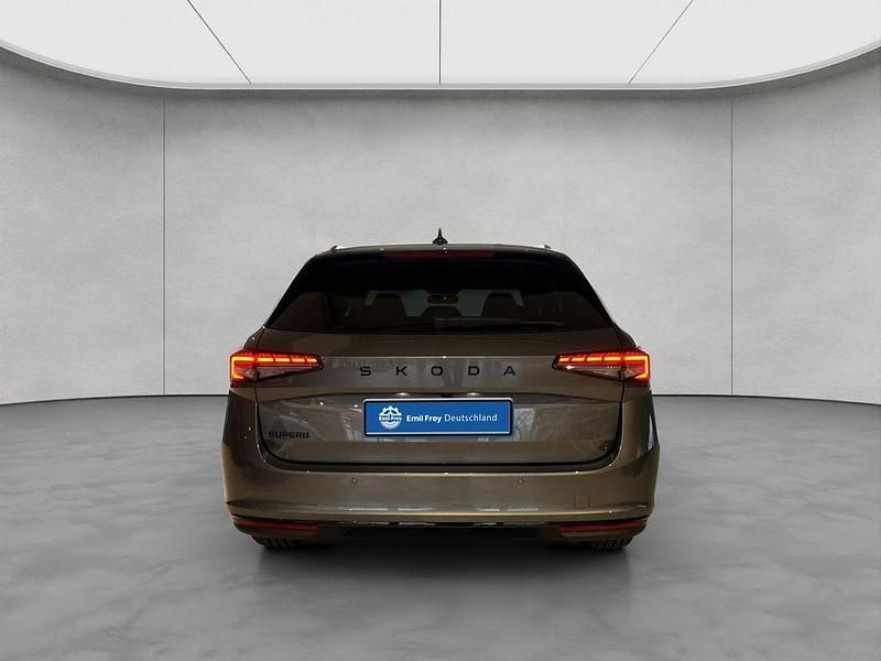 Neu Skoda Superb SportLine 150 PS (110 kW) 2025 Grau Kombi