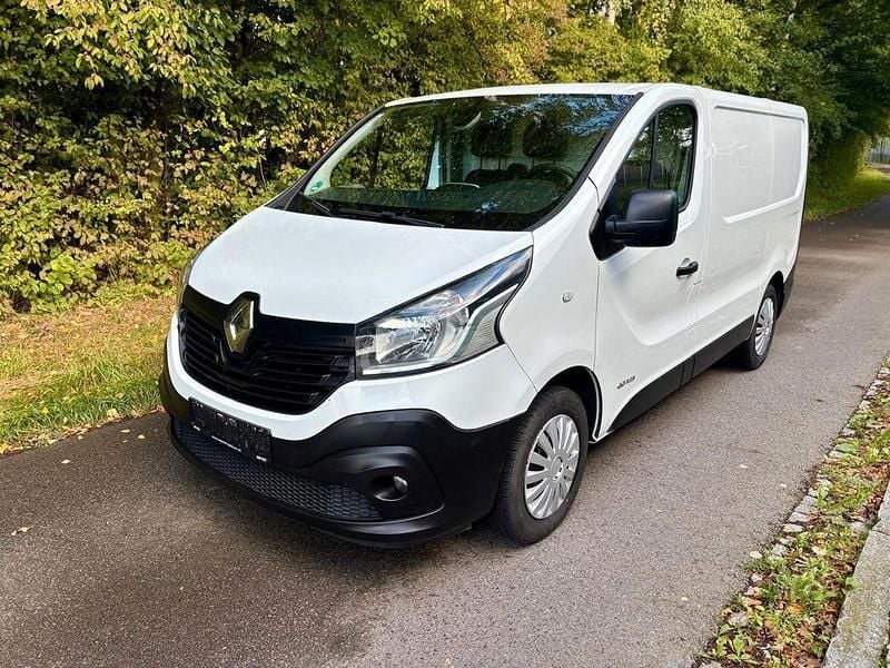 Weiß Gebraucht 2017 Renault Trafic Komfort Van | 11.999 € (Guter Preis) - Bild 1/4