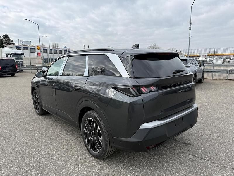 Neu Peugeot 5008 Allure 145 PS (106 kW) 2025 Perla nera schwarz metallic Van / Kleinbus