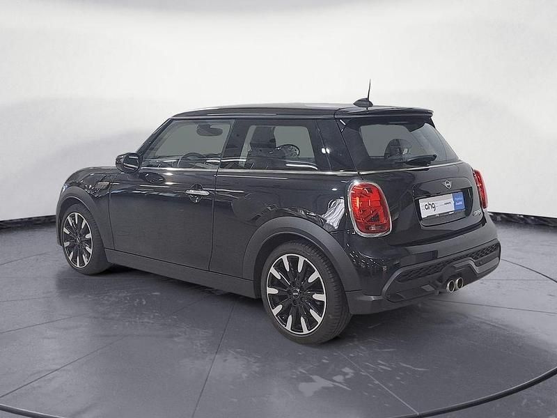 Gebraucht Mini Cooper S Classic 178 PS (130 kW) 2024 Midnight black metallic Kleinwagen