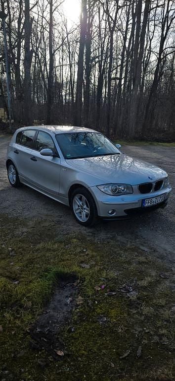 Silber Gebraucht 2007 BMW 118 Kleinwagen | 5.900 € (Teuer) - Bild 1/4