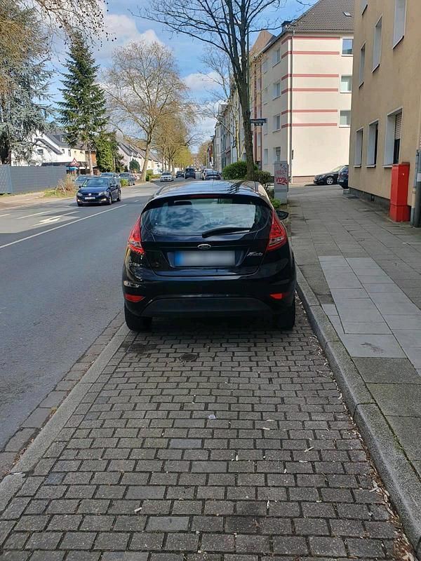 Gebraucht Ford Fiesta 80 PS (58 kW) 2011 Schwarz Kleinwagen