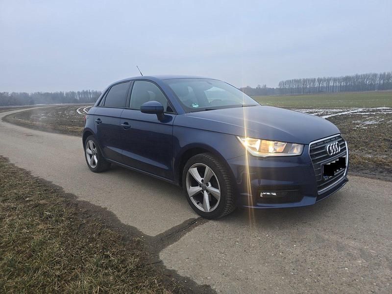 Blau Gebraucht 2015 Audi A1 Sportback Sport Kleinwagen | 11.900 € (Fairer Preis) - Bild 1/4