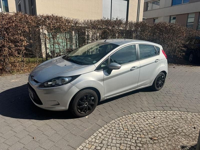 Gebraucht Ford Fiesta 82 PS (60 kW) 2012 Silber Kleinwagen