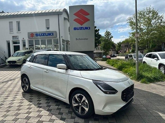 Weiß Gebraucht 2025 Suzuki Swift Comfort+ Limousine | 20.690 € (Teuer) - Bild 1/4