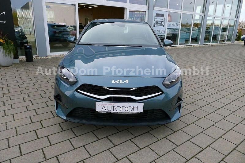 Neu Kia Ceed Comfort 140 PS (102 kW) 2025 Grau Kleinwagen
