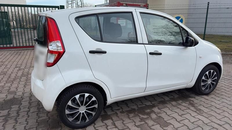 Gebraucht Suzuki Splash 70 PS (51 kW) 2011 Weiß Kleinwagen