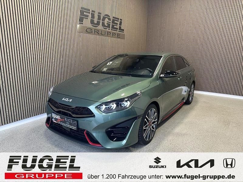 Gebraucht Kia ProCeed Comfort 204 PS (150 kW) 2023 Experience green met. Kleinwagen