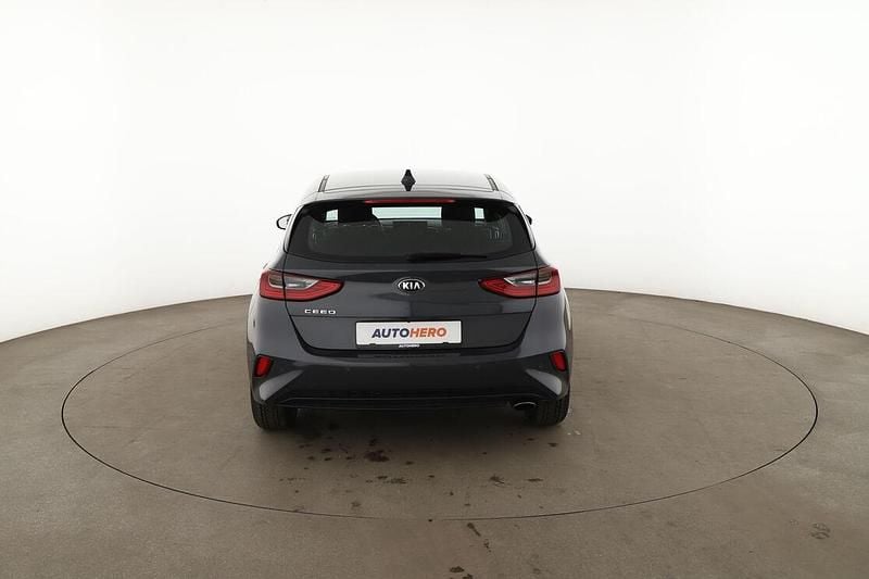 Gebraucht Kia Ceed Vision 140 PS (102 kW) 2021 Grau Kleinwagen