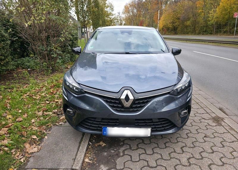Grau Gebraucht 2021 Renault Clio V Evolution Kleinwagen | 8.950 € (Guter Preis) - Bild 1/4
