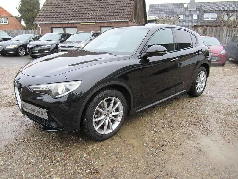 Gebraucht Alfa Romeo Stelvio 150 PS (110 kW) 2018 Schwarz SUV