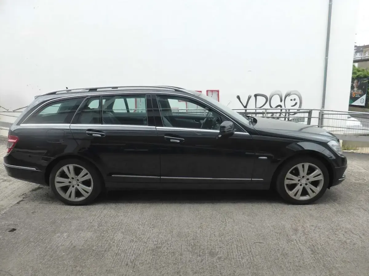 Gebraucht Mercedes C200 136 PS (100 kW) 2010 Obsidianschwarz  metalliclack Kombi