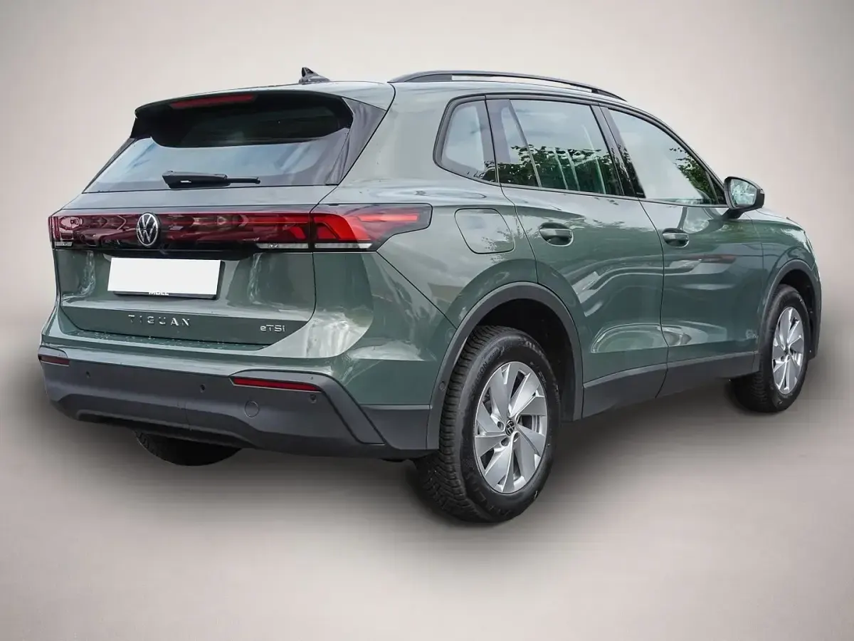 Gebraucht VW Tiguan 131 PS (96 kW) 2025 Grün SUV