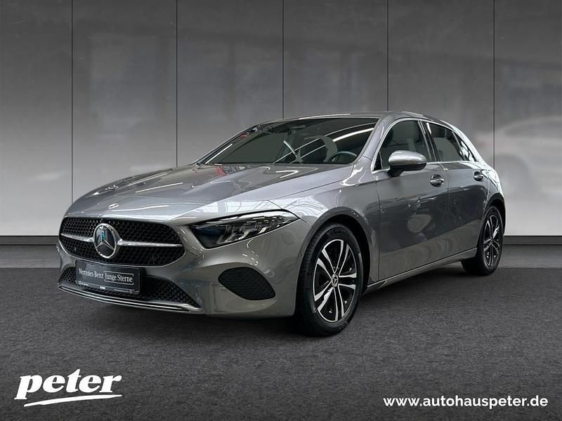 Metalliclack mountaingrau Gebraucht 2024 Mercedes A180 Advanced Limousine | 29.999 € (Fairer Preis) - Bild 1/4