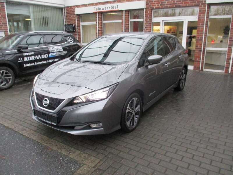 Gun metallic (m) Gebraucht 2018 Nissan Leaf N-Connecta Kleinwagen | 15.990 € (Teuer) - Bild 1/4