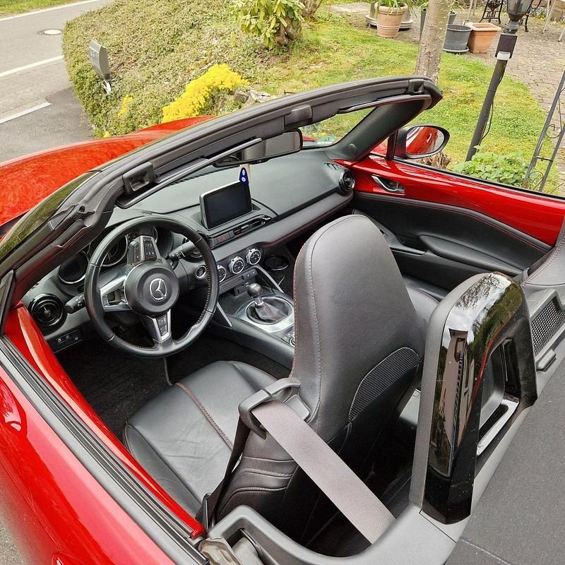 Second-hand Mazda MX5 131 CP (96 kW) 2015 Roșu Cabrio