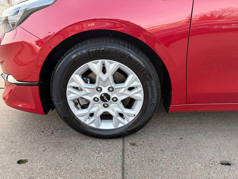 Gebraucht Kia Ceed 101 PS (74 kW) 2025 Rot Kleinwagen